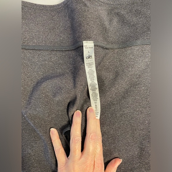 Alo Yoga NWOT goddess leggings stormy Heather/black black large - Picture 4 of 6